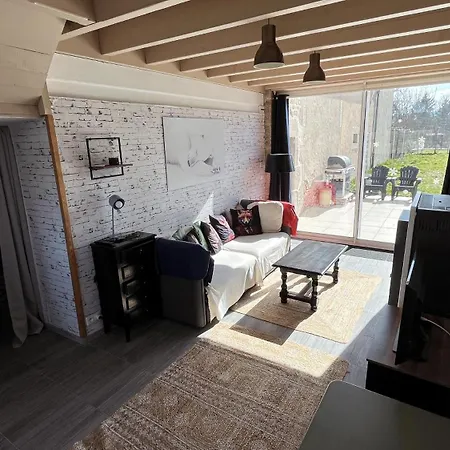 Holiday home Maison Hemera, Pause En Auvergne Lapeyrouse