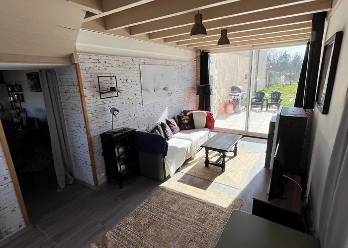 Holiday home Maison Hemera, Pause En Auvergne Lapeyrouse