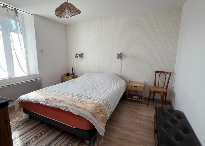 Maison Hemera, Pause En Auvergne * Lapeyrouse